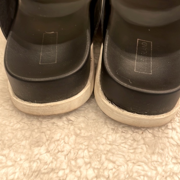 River Island Women’s White Gold Buckle Sandal. Size 8 - Picture 15 of 15